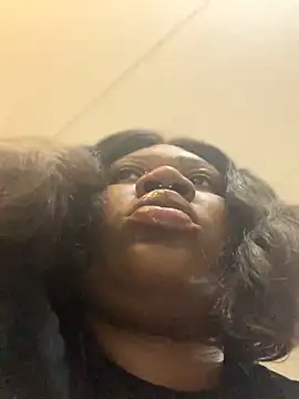 Snapshot of bonbonaumiel chatting on 01/01/25, 11:29 bonbonaumiel online show from 01/01/25, 11:29