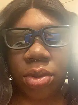 Snapshot of bonbonaumiel chatting on 01/05/25, 02:17 bonbonaumiel online show from 01/05/25, 02:17