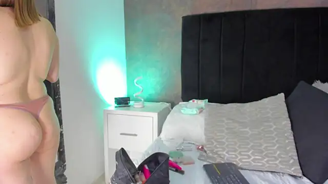 Snapshot of NaxaAndLexi_ chatting on 01/18/25, 01:40 NaxaAndLexi online show from 01/18/25, 01:40
