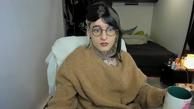 ShiiraVelkor online show from 10/22/25, 09:31