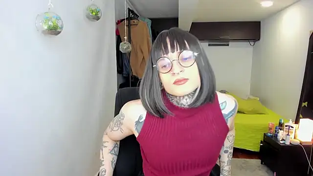 ShiiraVelkor online show from 12/15/25, 10:08