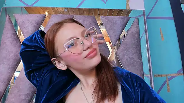 Snapshot of LARICSABLUE chatting on 01/17/25, 01:47 LARICSABLUE online show from 01/17/25, 01:47