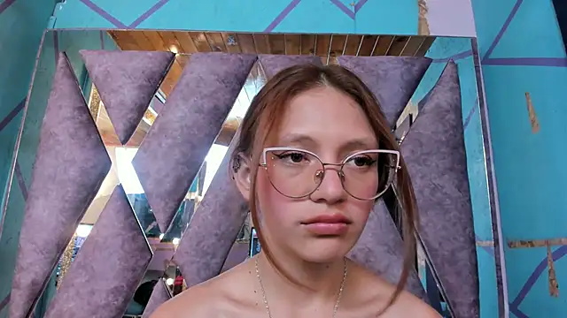 Snapshot of LARICSABLUE chatting on 01/28/25, 06:05 LARICSABLUE online show from 01/28/25, 06:05