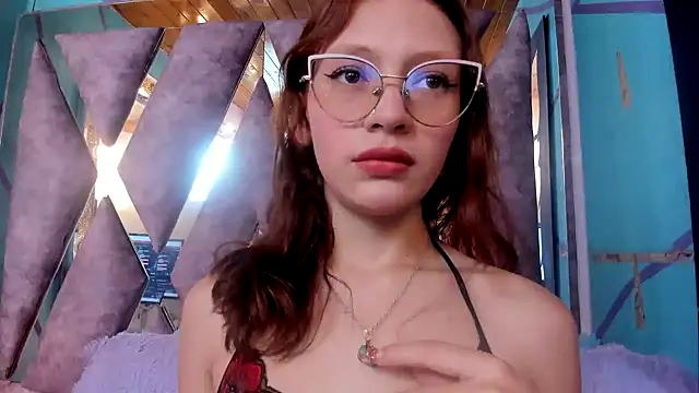 Snapshot of LARICSABLUE chatting on 02/23/25, 03:56 LARICSABLUE online show from 02/23/25, 03:56