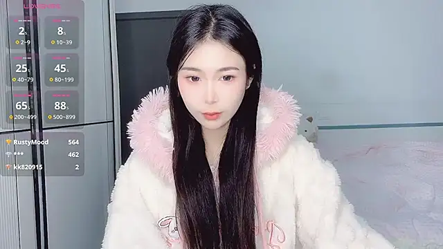 Snapshot of White-Star chatting on 12/13/24, 06:49 White-Star online show from 12/13/24, 06:49