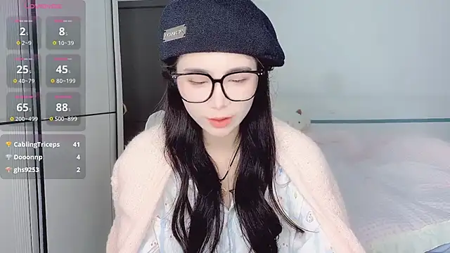 Snapshot of White-Star chatting on 12/15/24, 04:59 White-Star online show from 12/15/24, 04:59