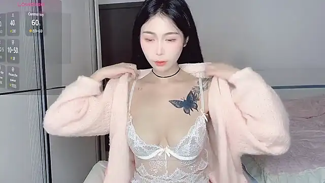 Snapshot of White-Star chatting on 12/17/24, 09:05 White-Star online show from 12/17/24, 09:05