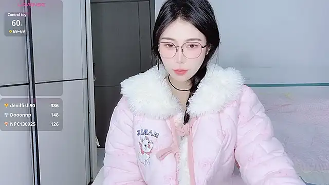 Snapshot of White-Star chatting on 12/21/24, 11:13 White-Star online show from 12/21/24, 11:13