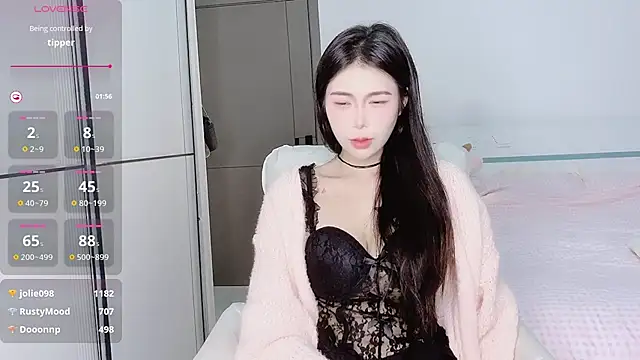 Snapshot of White-Star chatting on 12/22/24, 07:31 White-Star online show from 12/22/24, 07:31