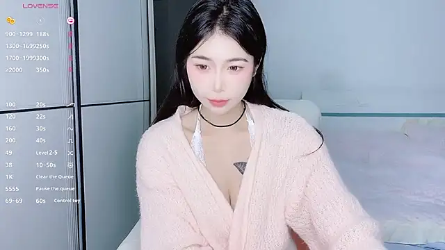 Snapshot of White-Star chatting on 01/05/25, 06:45 White-Star online show from 01/05/25, 06:45