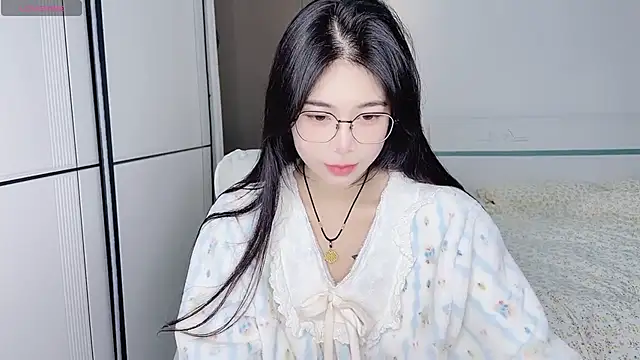 Snapshot of White-Star chatting on 01/14/25, 03:01 White-Star online show from 01/14/25, 03:01