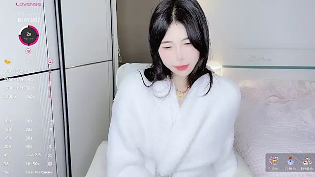 Snapshot of White-Star chatting on 02/04/25, 11:16 White-Star online show from 02/04/25, 11:16