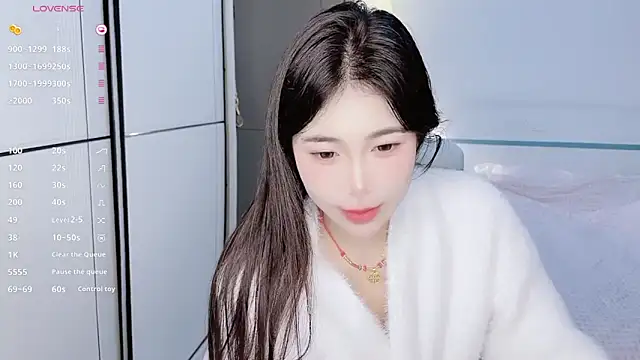 Snapshot of White-Star chatting on 02/06/25, 02:04 White-Star online show from 02/06/25, 02:04