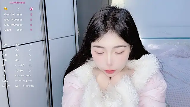 Snapshot of White-Star chatting on 02/07/25, 06:45 White-Star online show from 02/07/25, 06:45