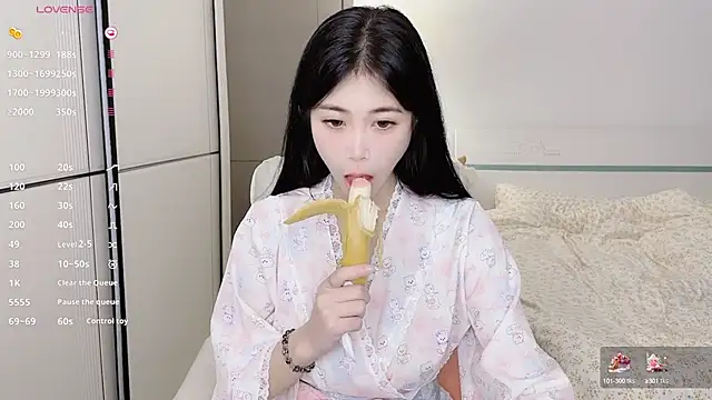 Snapshot of White-Star chatting on 03/11/25, 09:56 White-Star online show from 03/11/25, 09:56