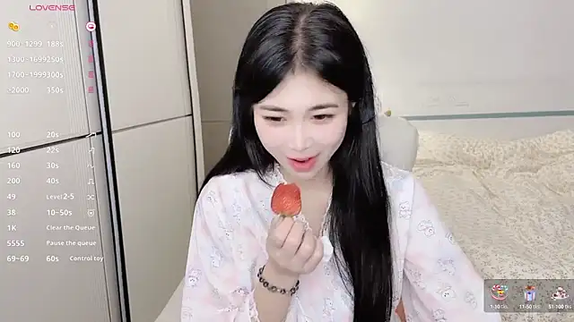 Snapshot of White-Star chatting on 03/11/25, 01:01 White-Star online show from 03/11/25, 01:01