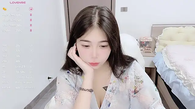 Snapshot of White-Star chatting on 10/30/25, 04:08 White-Star online show from 10/30/25, 04:08