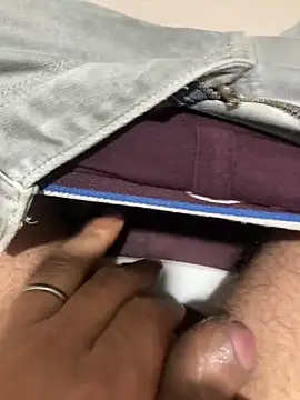 Snapshot of satrr_xxx chatting on 10/23/25, 11:35 satrr xxx online show from 10/23/25, 11:35