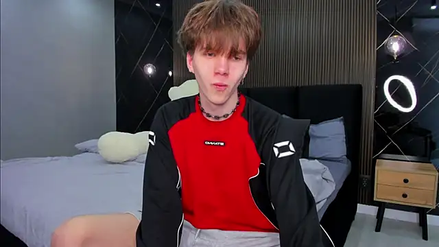 Snapshot of braxiboy chatting on 02/01/25, 06:54 braxiboy online show from 02/01/25, 06:54