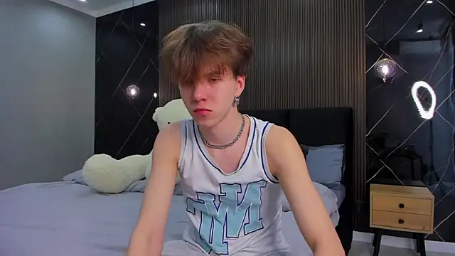 Snapshot of braxiboy chatting on 02/02/25, 08:24 braxiboy online show from 02/02/25, 08:24