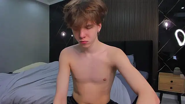 Snapshot of braxiboy chatting on 02/05/25, 02:05 braxiboy online show from 02/05/25, 02:05