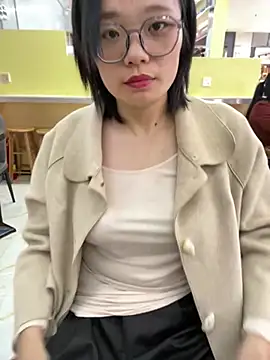 Snapshot of Bella0815 chatting on 03/12/25, 12:04 Bella0815 online show from 03/12/25, 12:04