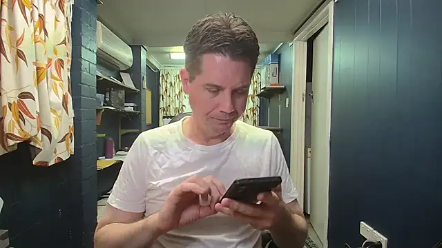 tilobinder online show from 12/14/25, 11:59