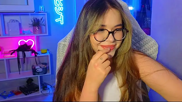 CutiePie3 online show from 09/15/25, 10:43