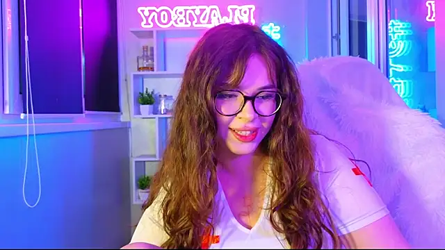 Snapshot of CutiePie3 chatting on 11/27/25, 12:02 CutiePie3 online show from 11/27/25, 12:02