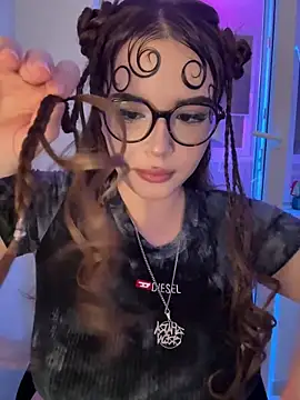 Snapshot of CutiePie3 chatting on 02/06/26, 09:29 CutiePie3 online show from 02/06/26, 09:29