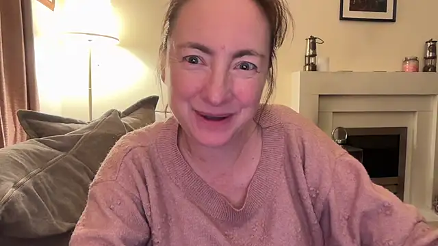 Snapshot of LouiseTswing chatting on 12/03/24, 11:35 LouiseTswing online show from 12/03/24, 11:35