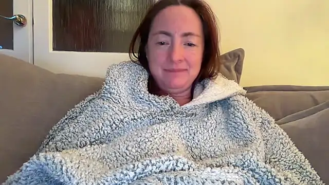 Snapshot of LouiseTswing chatting on 12/09/24, 11:03 LouiseTswing online show from 12/09/24, 11:03