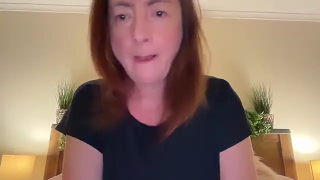 Snapshot of LouiseTswing chatting on 12/10/24, 02:06 LouiseTswing online show from 12/10/24, 02:06