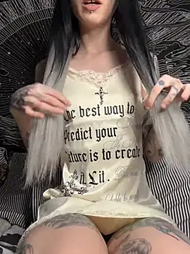 MissMidnightUK online show from 01/11/26, 10:15