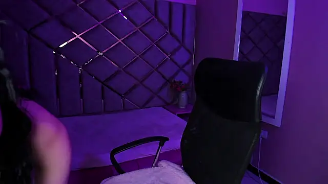 Snapshot of Poly_Sasha_ chatting on 01/17/26, 04:17 Poly Sasha online show from 01/17/26, 04:17