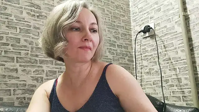 Snapshot of EdithManning chatting on 12/24/24, 10:55 EdithManning online show from 12/24/24, 10:55