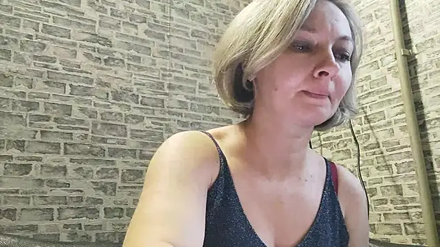 Snapshot of EdithManning chatting on 01/04/25, 12:38 EdithManning online show from 01/04/25, 12:38