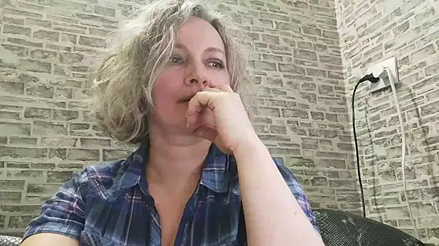 Snapshot of EdithManning chatting on 03/22/25, 02:47 EdithManning online show from 03/22/25, 02:47
