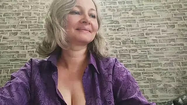 Snapshot of EdithManning chatting on 10/09/25, 05:27 EdithManning online show from 10/09/25, 05:27