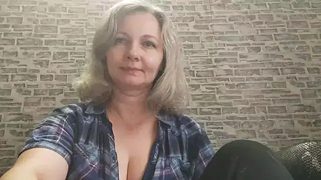 Snapshot of EdithManning chatting on 10/20/25, 05:30 EdithManning online show from 10/20/25, 05:30