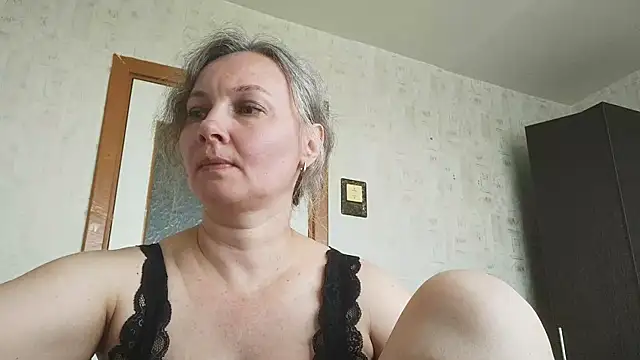 Snapshot of EdithManning chatting on 06/25/26, 07:35 EdithManning online show from 06/25/26, 07:35