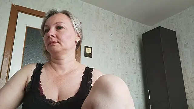 Snapshot of EdithManning chatting on 07/11/26, 05:21 EdithManning online show from 07/11/26, 05:21