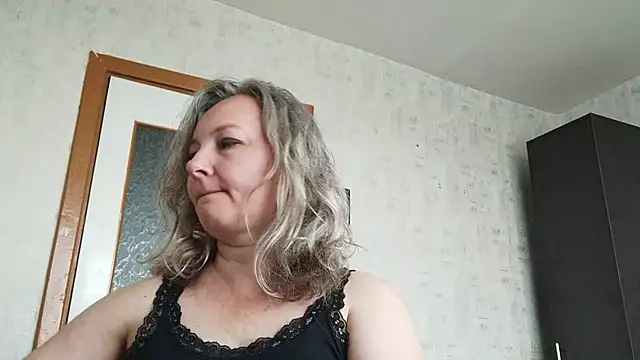 Snapshot of EdithManning chatting on 07/20/26, 05:55 EdithManning online show from 07/20/26, 05:55