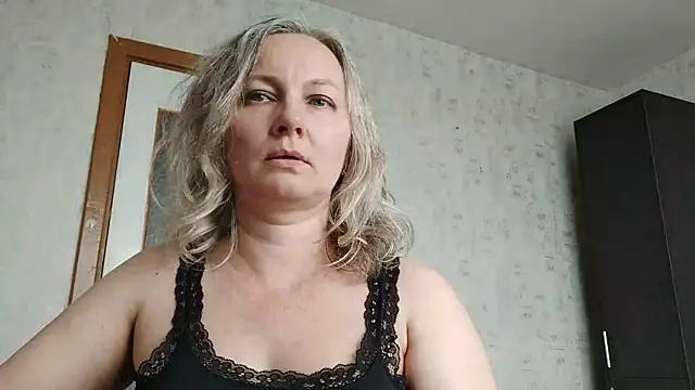 Snapshot of EdithManning chatting on 07/20/26, 11:34 EdithManning online show from 07/20/26, 11:34
