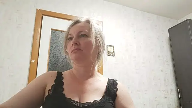 Snapshot of EdithManning chatting on 07/31/26, 06:07 EdithManning online show from 07/31/26, 06:07