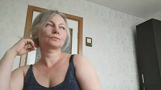 Snapshot of EdithManning chatting on 08/03/26, 09:59 EdithManning online show from 08/03/26, 09:59