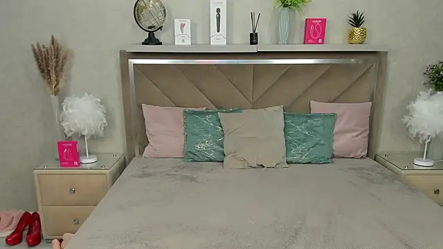 MiaKarlos online show from 06/19/26, 01:21