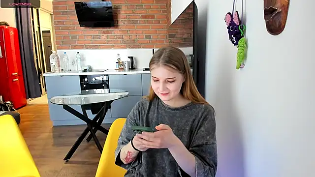 Snapshot of princessaalicc chatting on 02/04/25, 12:22 princessaalicc online show from 02/04/25, 12:22