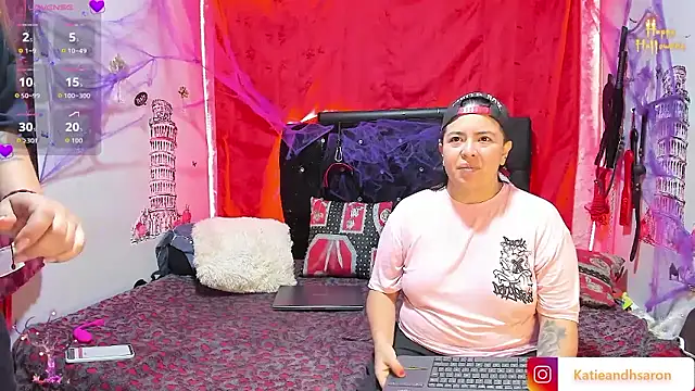 katieeandsharonn online show from 10/20/25, 01:11