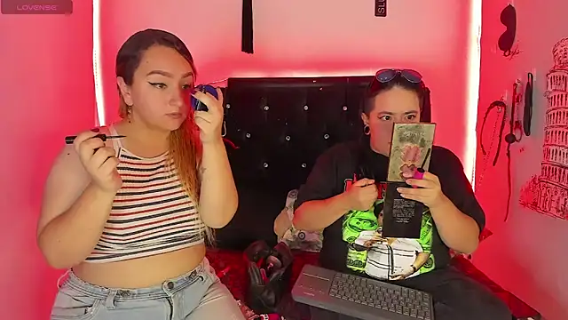 Snapshot of katieeandsharonn chatting on 03/02/26, 12:34 katieeandsharonn online show from 03/02/26, 12:34